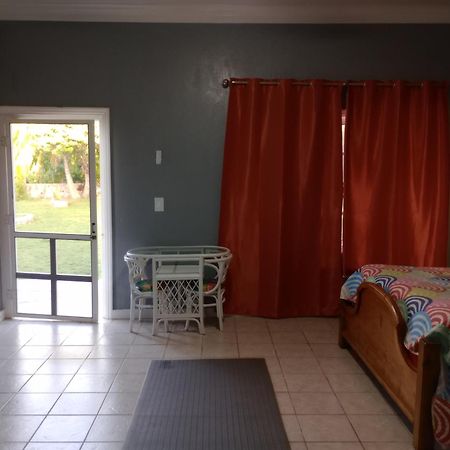 Surfers Manor Motel Gregory Town Kültér fotó