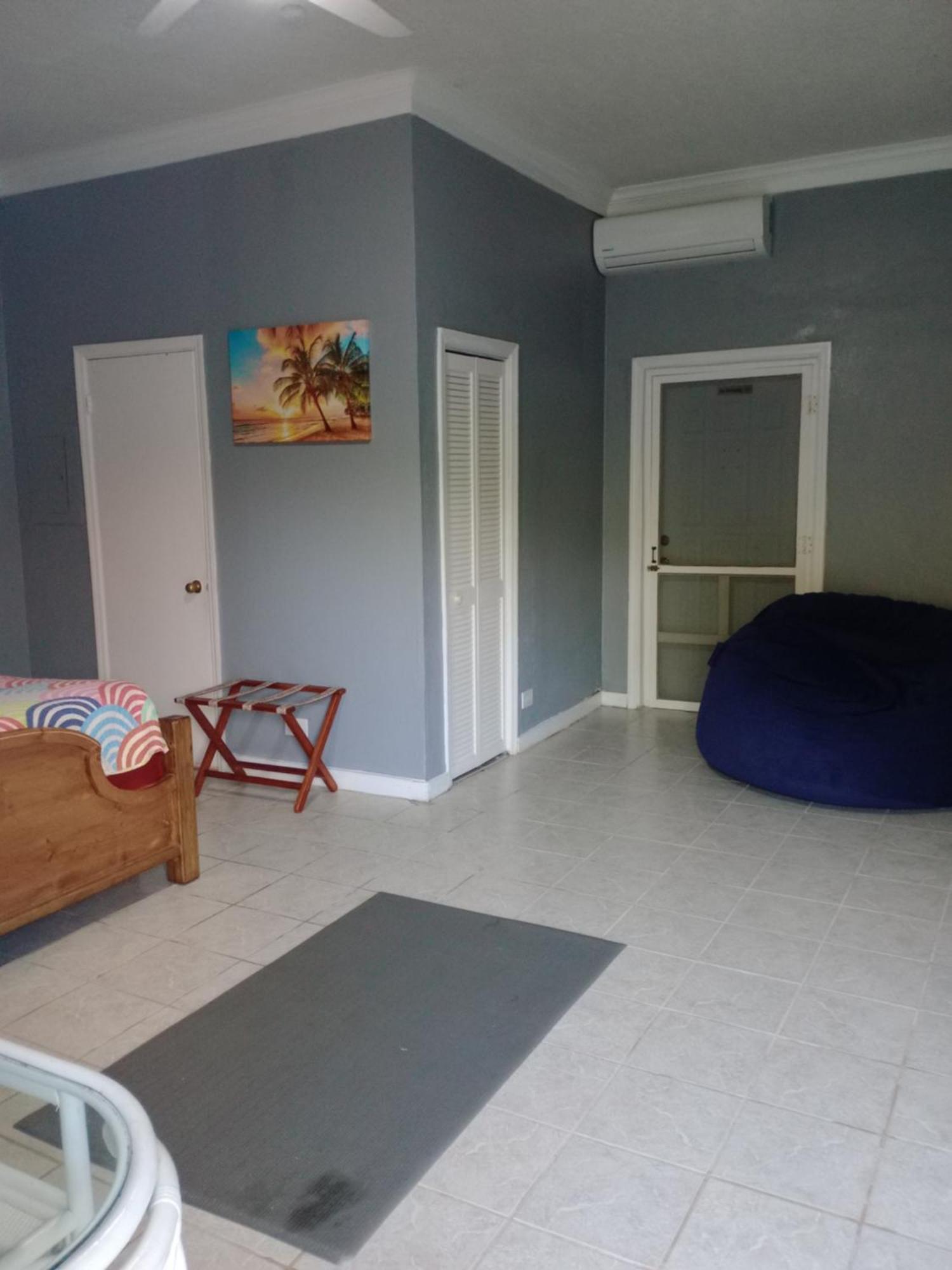 Surfers Manor Motel Gregory Town Kültér fotó