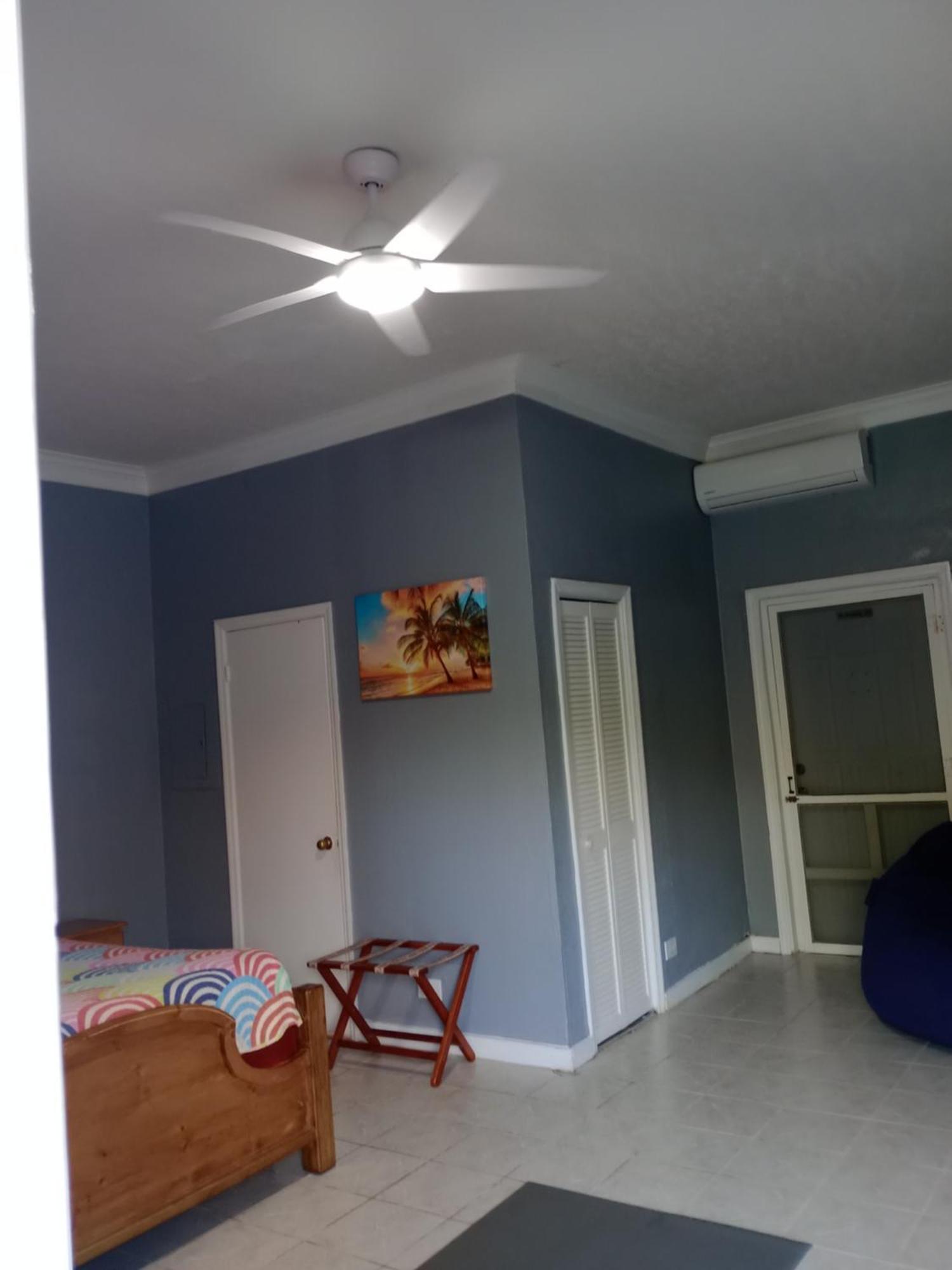 Surfers Manor Motel Gregory Town Kültér fotó