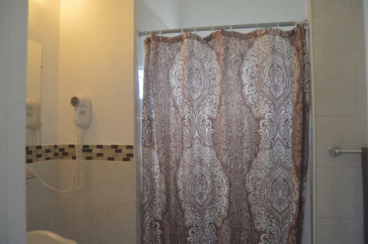 Surfers Manor Motel Gregory Town Kültér fotó
