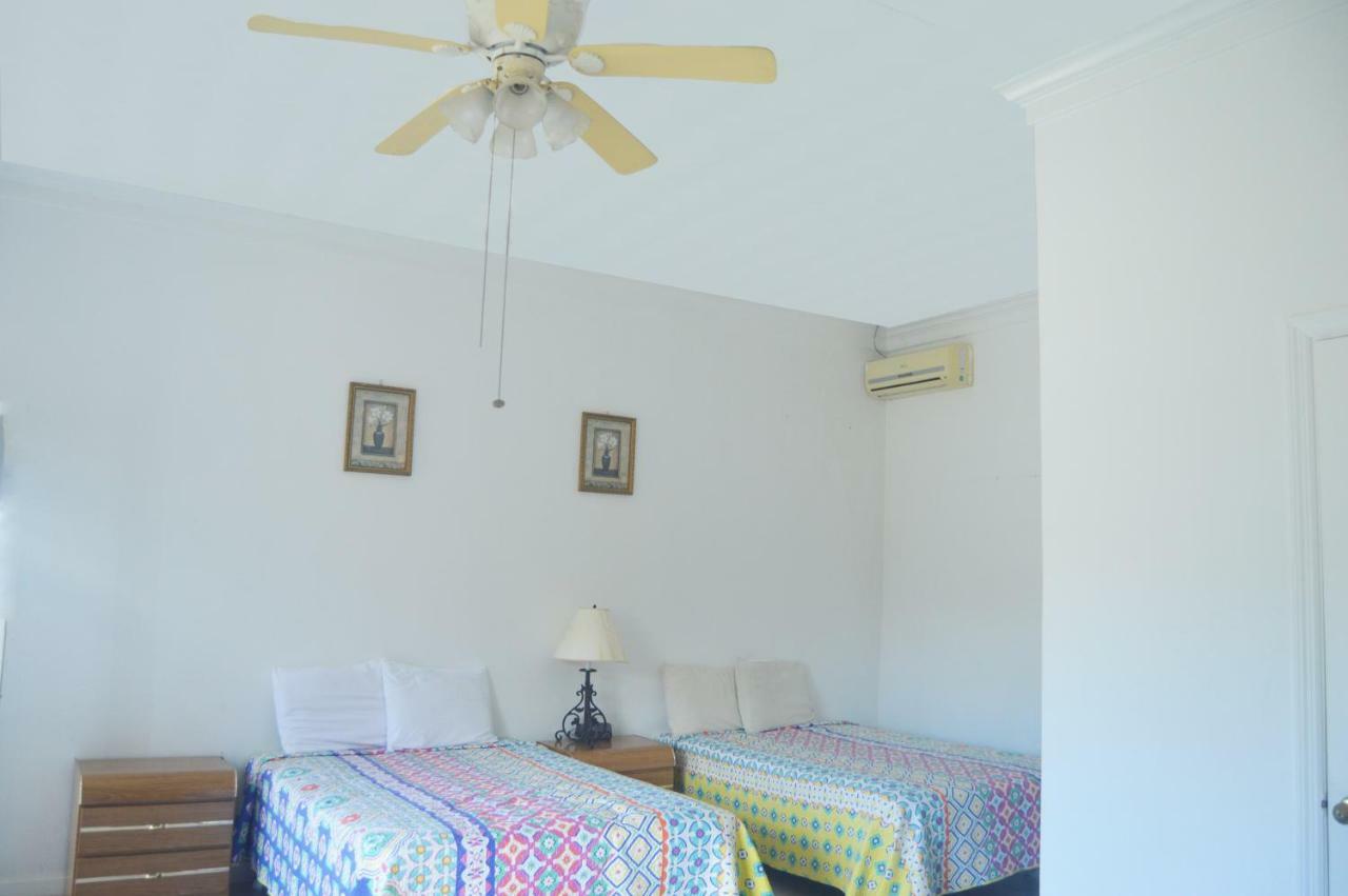 Surfers Manor Motel Gregory Town Kültér fotó